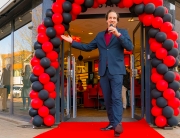 De Spreekstalmeester opent een nieuwe winkel voor Hans Anders